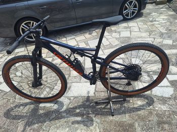 Used Specialized Epic Comp EVO 2019 2019 Mountainbike, Blue, 29 — image 8 of 8