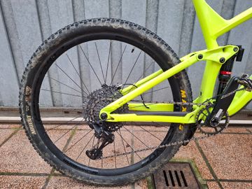 Used Trek Slash 8 2020 Mountainbike, Green — image 2 of 6