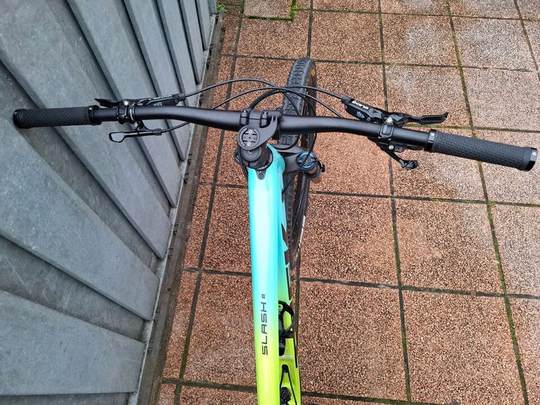 Used Trek Slash 8 2020 Mountainbike, Green — image 6 of 6