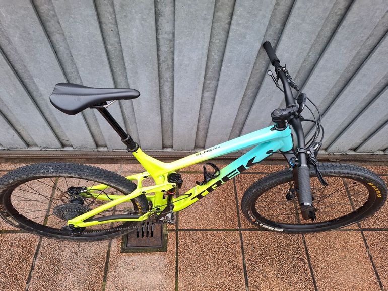 Used Trek Slash 8 2020 Mountainbike, Green — image 5 of 6
