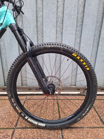 Used Trek Slash 8 2020 Mountainbike, Green — image 3 of 6