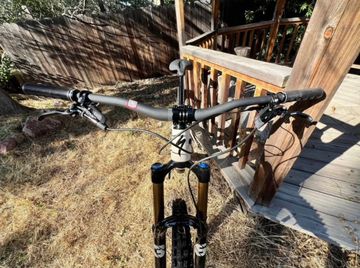 Used Specialized Stumpjumper EVO Pro 2022 2022 Mountainbike, White, 29 — image 10 of 10