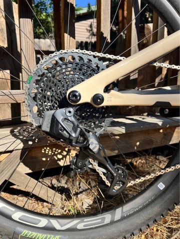 Used Specialized Stumpjumper EVO Pro 2022 2022 Mountainbike, White, 29 — image 3 of 10