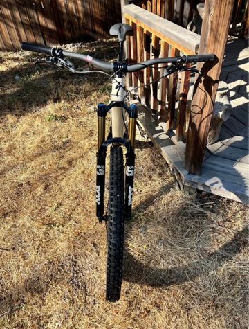Used Specialized Stumpjumper EVO Pro 2022 2022 Mountainbike, White, 29 — image 5 of 10