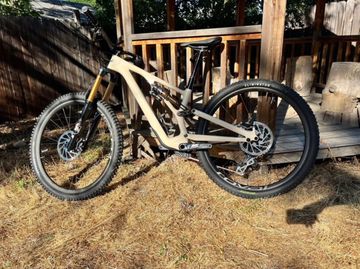 Used Specialized Stumpjumper EVO Pro 2022 2022 Mountainbike, White, 29 — image 8 of 10