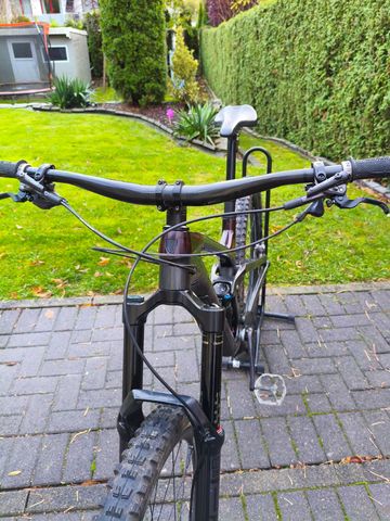 Used Trek Slash 9.8 XT 2022 2022 Mountainbike, Black, 29 — image 3 of 12