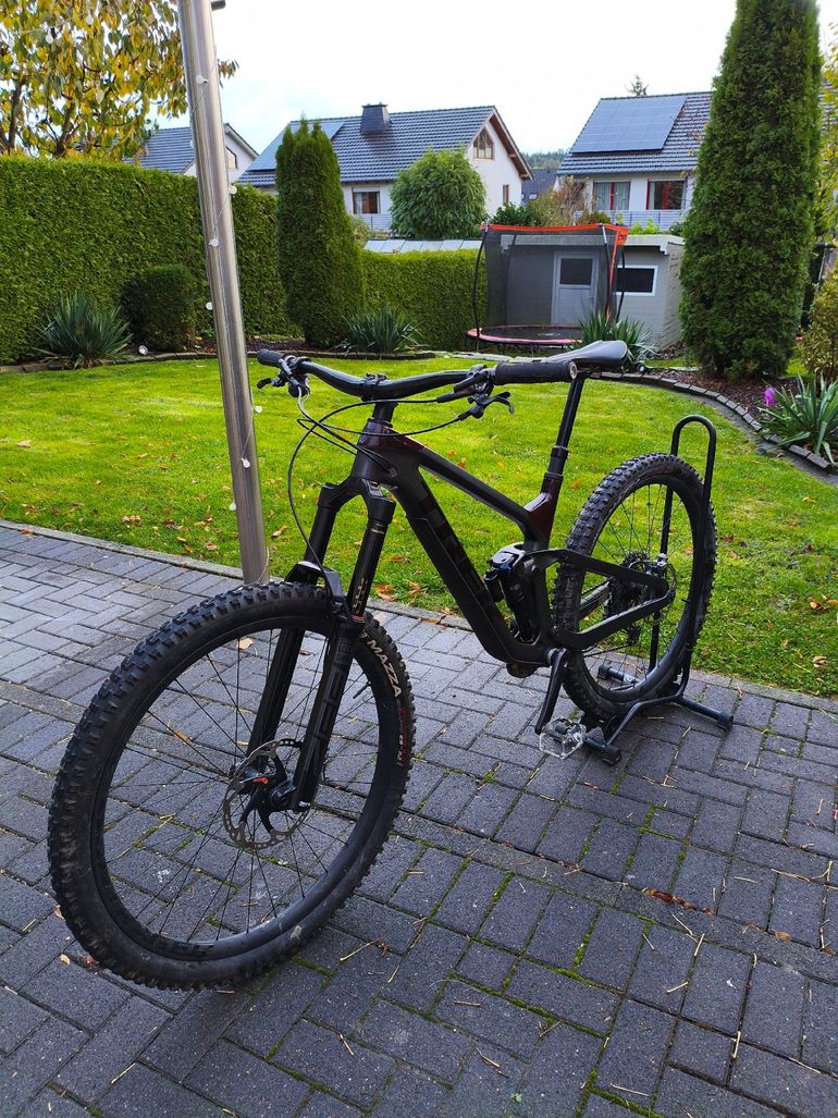 Used Trek Slash 9.8 XT 2022 2022 Mountainbike, Black, 29 — image 2 of 12