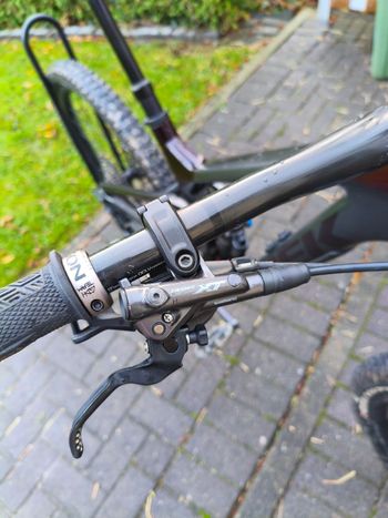 Used Trek Slash 9.8 XT 2022 2022 Mountainbike, Black, 29 — image 8 of 12