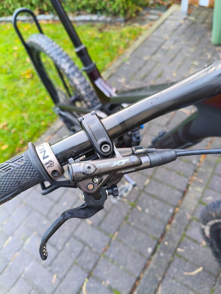 Used Trek Slash 9.8 XT 2022 2022 Mountainbike, Black, 29 — image 8 of 12