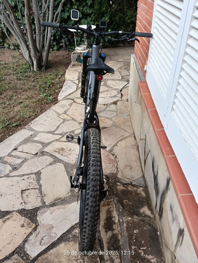 Used Specialized Stumpjumper Comp Alloy 2023 2023 Mountainbike, Black, 29 — image 6 of 6