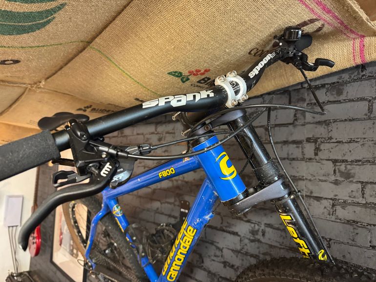 Used Cannondale F800 2000 Mountainbike, Blue, 26 — image 7 of 7