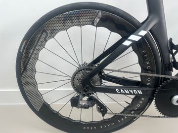 Used Canyon Aeroad CFR Disc eTap 2024 2024 Road & Gravel, Black — image 4 of 8