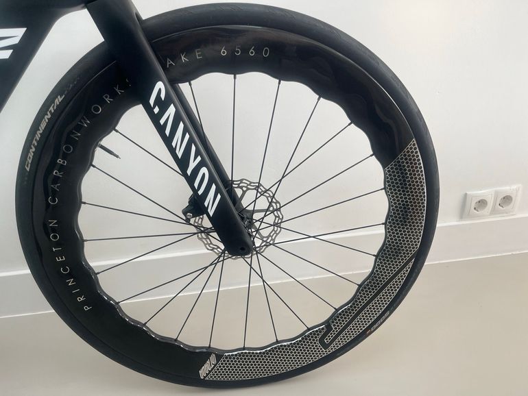 Used Canyon Aeroad CFR Disc eTap 2024 2024 Road & Gravel, Black — image 3 of 8
