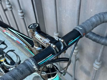 Used Bianchi Infinito CV Chorus 2018 2018 Road & Gravel, Black — image 8 of 10