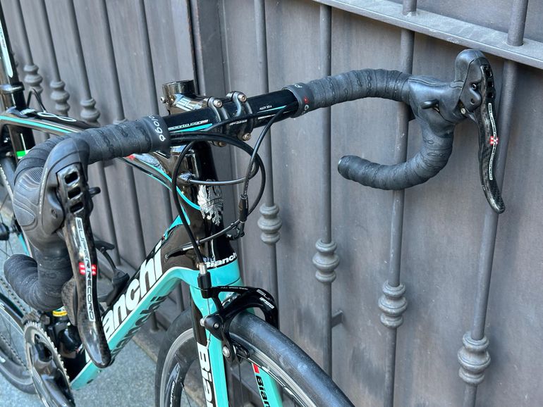 Used Bianchi Infinito CV Chorus 2018 2018 Road & Gravel, Black — image 6 of 10