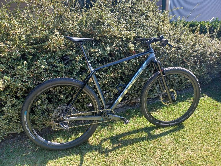 Used Trek Procaliber 9.7 2023 2023 Mountainbike, Light Gray, 29 — image 2 of 19