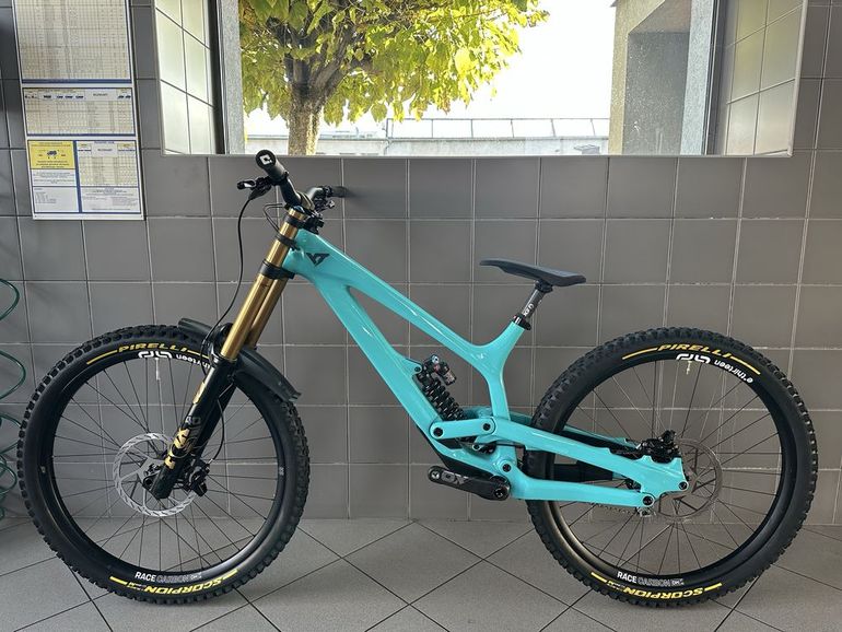 Brugt YT Industries Tues Core 4 2023 Large 2023 Mountainbike — billede 2 af 9