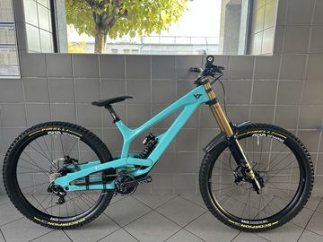Brugt YT Industries Tues Core 4 2023 Large 2023 Mountainbike — billede 1 af 9