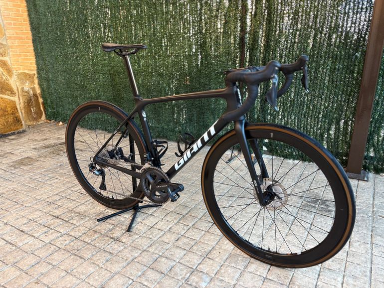 Used Giant Advanced Pro Ccc Team 2021 Road & Gravel, Black — image 7 of 10