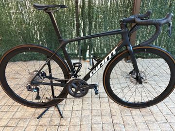 Used Giant Advanced Pro Ccc Team 2021 Road & Gravel, Black — image 8 of 10