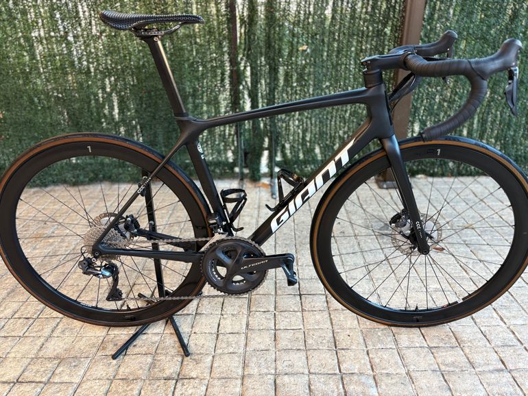 Used Giant Advanced Pro Ccc Team 2021 Road & Gravel, Black — image 8 of 10