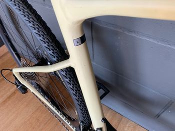 Used Giant Revolt 1 2025 2025 Road & Gravel, Light Gray — image 6 of 8