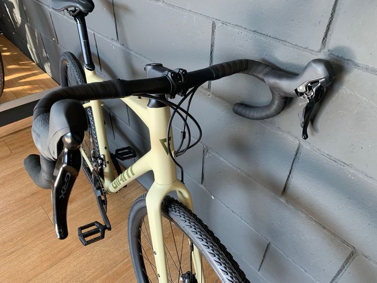 Used Giant Revolt 1 2025 2025 Road & Gravel, Light Gray — image 5 of 8