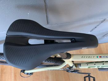 Used Giant Revolt 1 2025 2025 Road & Gravel, Light Gray — image 7 of 8