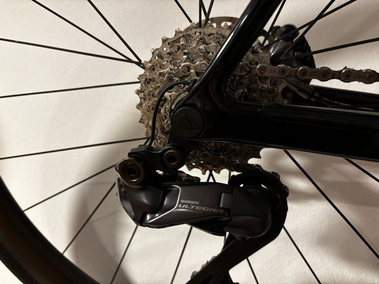 Used Canyon Ultimate CF SL 8 Aero 2024 2024 Road & Gravel, White — image 3 of 5