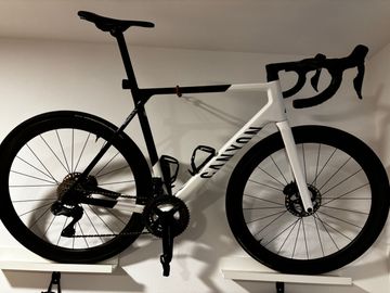 Used Canyon Ultimate CF SL 8 Aero 2024 2024 Road & Gravel, White — image 5 of 5