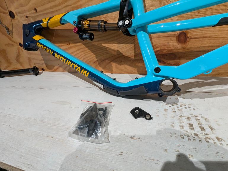 Used Rocky Mountain Altitude C90 Frameset 2019 Mountainbike, Blue — image 2 of 3
