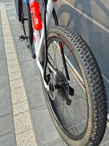 Used Trek Procaliber SRAM GX Eagle AXS 2021 Mountainbike, White — image 7 of 8