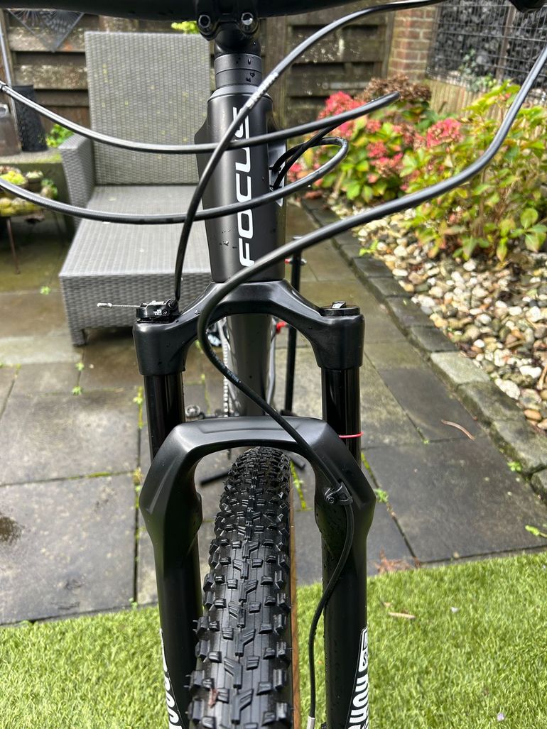 Used Focus Raven 8.6 2022 2022 Mountainbike, Black, 29 — image 2 of 8