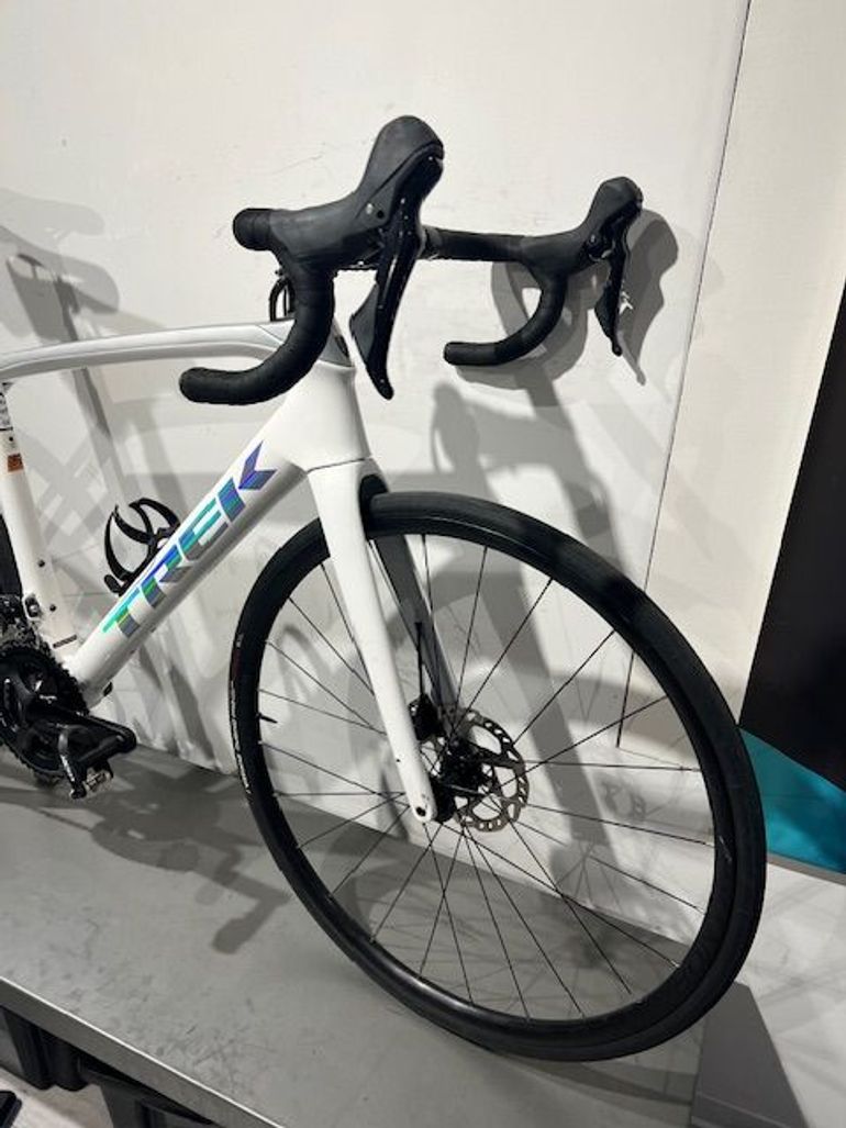 Used Trek Sl 5 2022 Road & Gravel, White — image 5 of 9