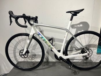 Used Trek Sl 5 2022 Road & Gravel, White — image 8 of 9