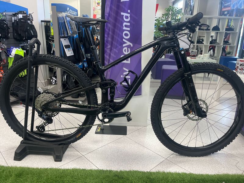 Giant Anthem Advanced Pro 29 2 2022 2022 Mountainbike usato, Nero — immagine 1 di 6