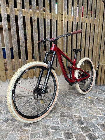 Used Transition Sentinel Alloy Custom 2019 Mountainbike, Red — image 1 of 11