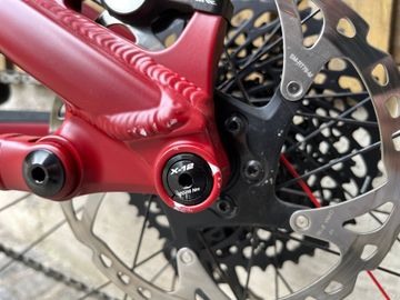 Used Transition Sentinel Alloy Custom 2019 Mountainbike, Red — image 10 of 11