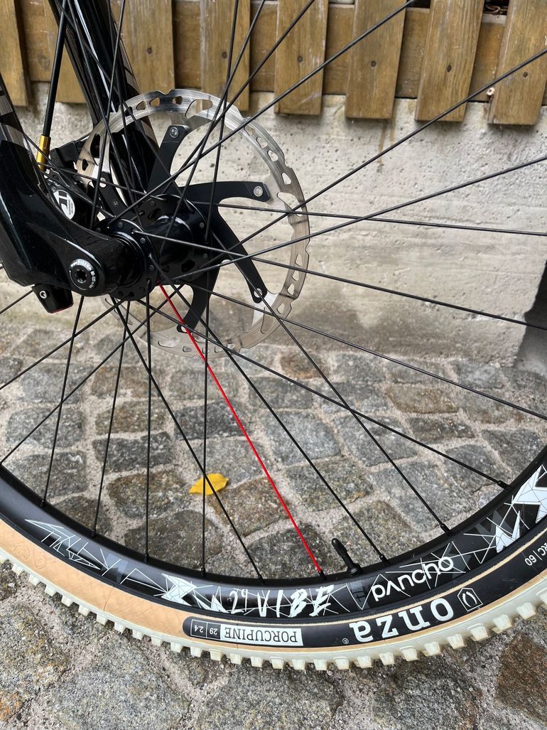 Used Transition Sentinel Alloy Custom 2019 Mountainbike, Red — image 5 of 11