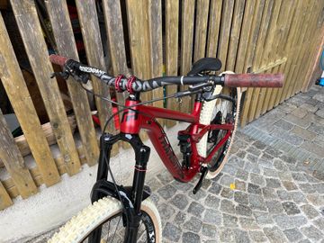 Used Transition Sentinel Alloy Custom 2019 Mountainbike, Red — image 2 of 11