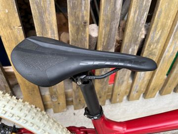 Used Transition Sentinel Alloy Custom 2019 Mountainbike, Red — image 11 of 11