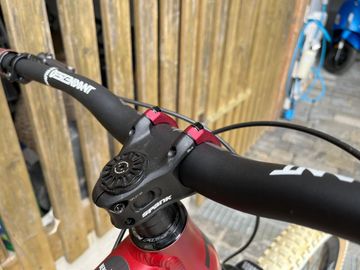 Used Transition Sentinel Alloy Custom 2019 Mountainbike, Red — image 6 of 11