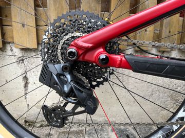 Used Transition Sentinel Alloy Custom 2019 Mountainbike, Red — image 3 of 11