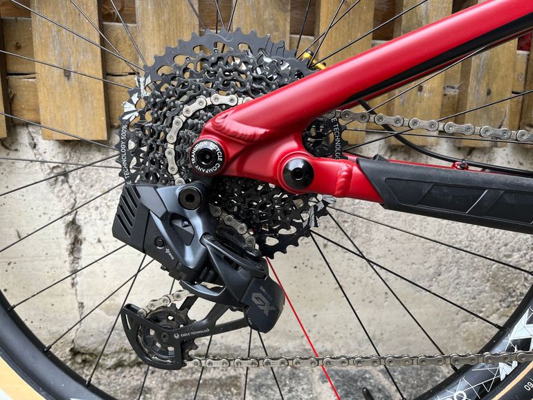 Used Transition Sentinel Alloy Custom 2019 Mountainbike, Red — image 3 of 11