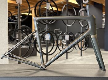 Used Specialized S-Works Tarmac SL8 Rahmenset - Gloss Cypress Metallic / Magenta To Gold Pearl / Satin Black Metallic Frameset 2025 Road & Gravel