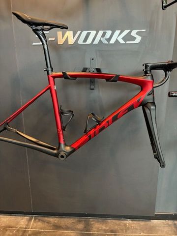 Used Ridley Fenix Slic Frameset 2023 Road & Gravel, Red — image 1 of 4