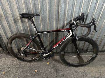 Used Giant TCR Advanced SL 2 2016 2016 Road & Gravel, Black — image 1 of 7