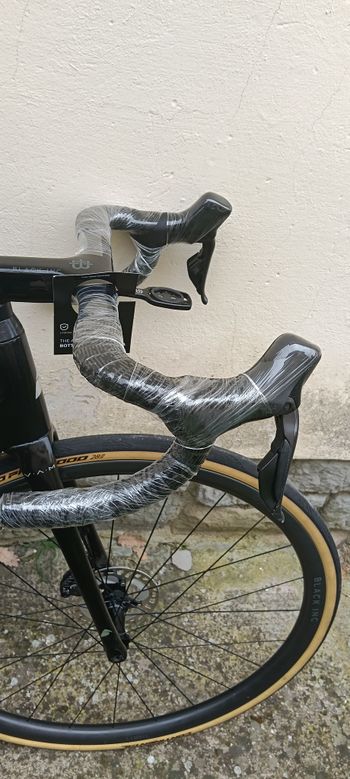 Used Factor O2 VAM 2022 2022 Road & Gravel, Black — image 4 of 7