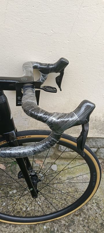 Used Factor O2 VAM 2022 2022 Road & Gravel, Black — image 4 of 7