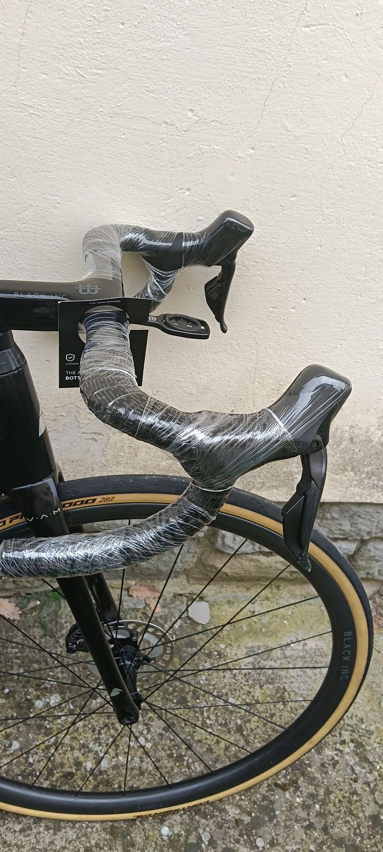 Used Factor O2 VAM 2022 2022 Road & Gravel, Black — image 4 of 7